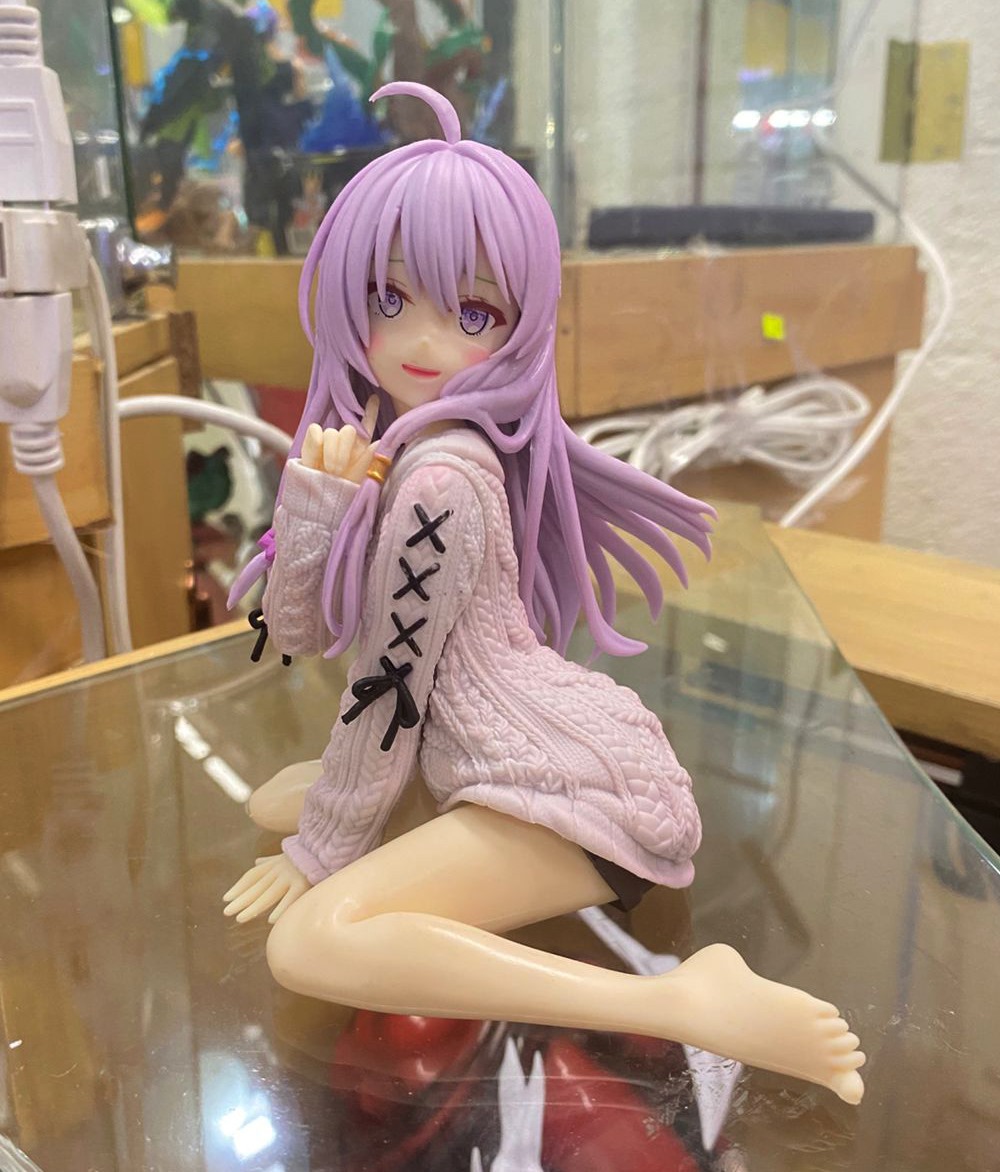 Figura Elaina Edici贸n Sentada