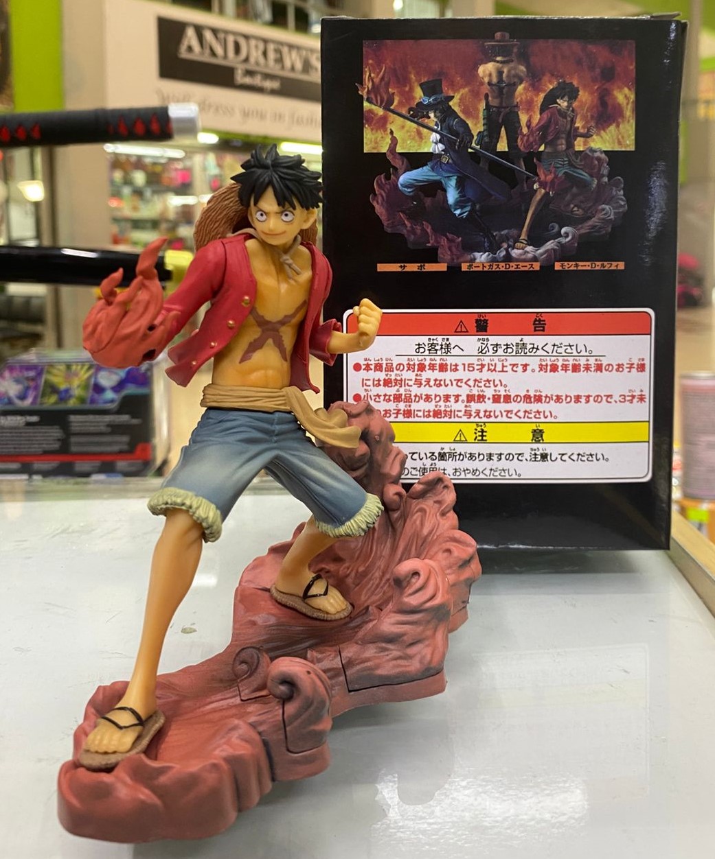 Figura Luffy Edición con base de humo