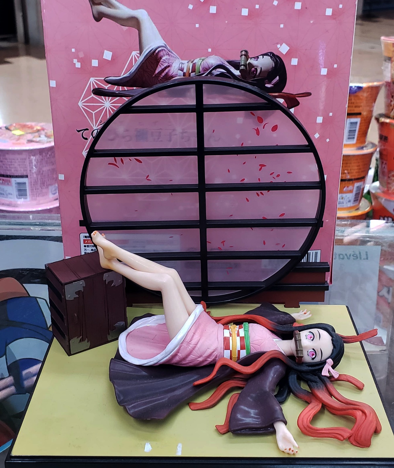 Figura de Nezuko edición tierna acostada 17CM