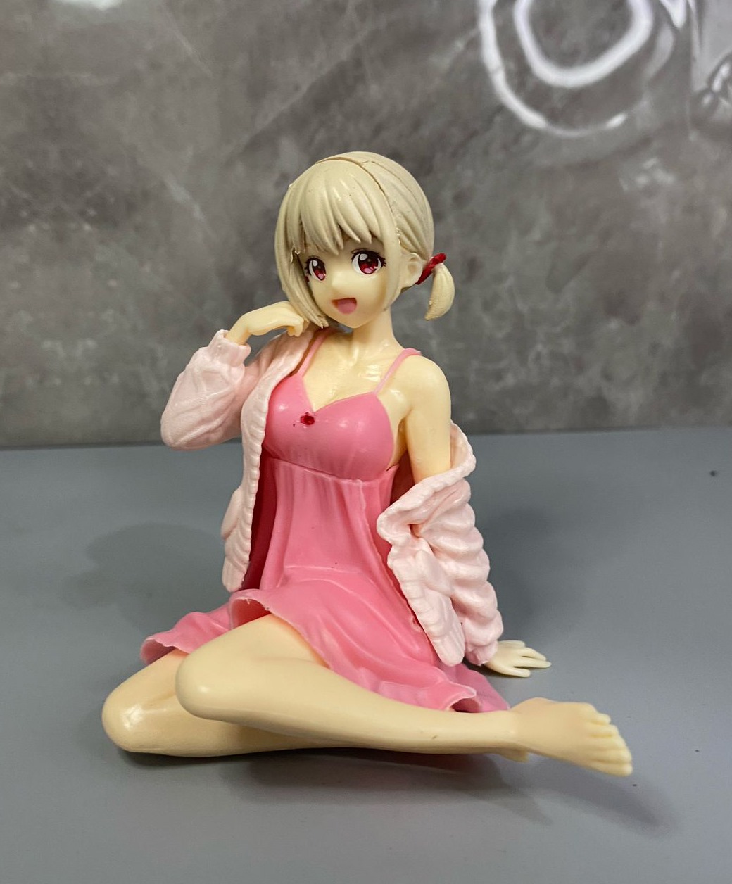 Figura Nishikigi Chisato Edici贸n con Pijama