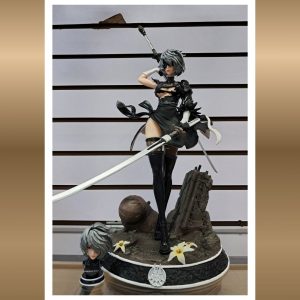 Figura PREMIUM 2B 33cm Edición en combate con 2 rostros intercambiables