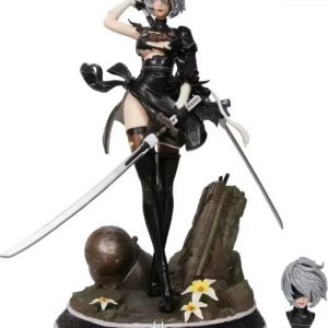 Figura PREMIUM 2B 33cm Edición con en combate con Prenda Superior REMOVIBLE y 2 rostros intercambiables