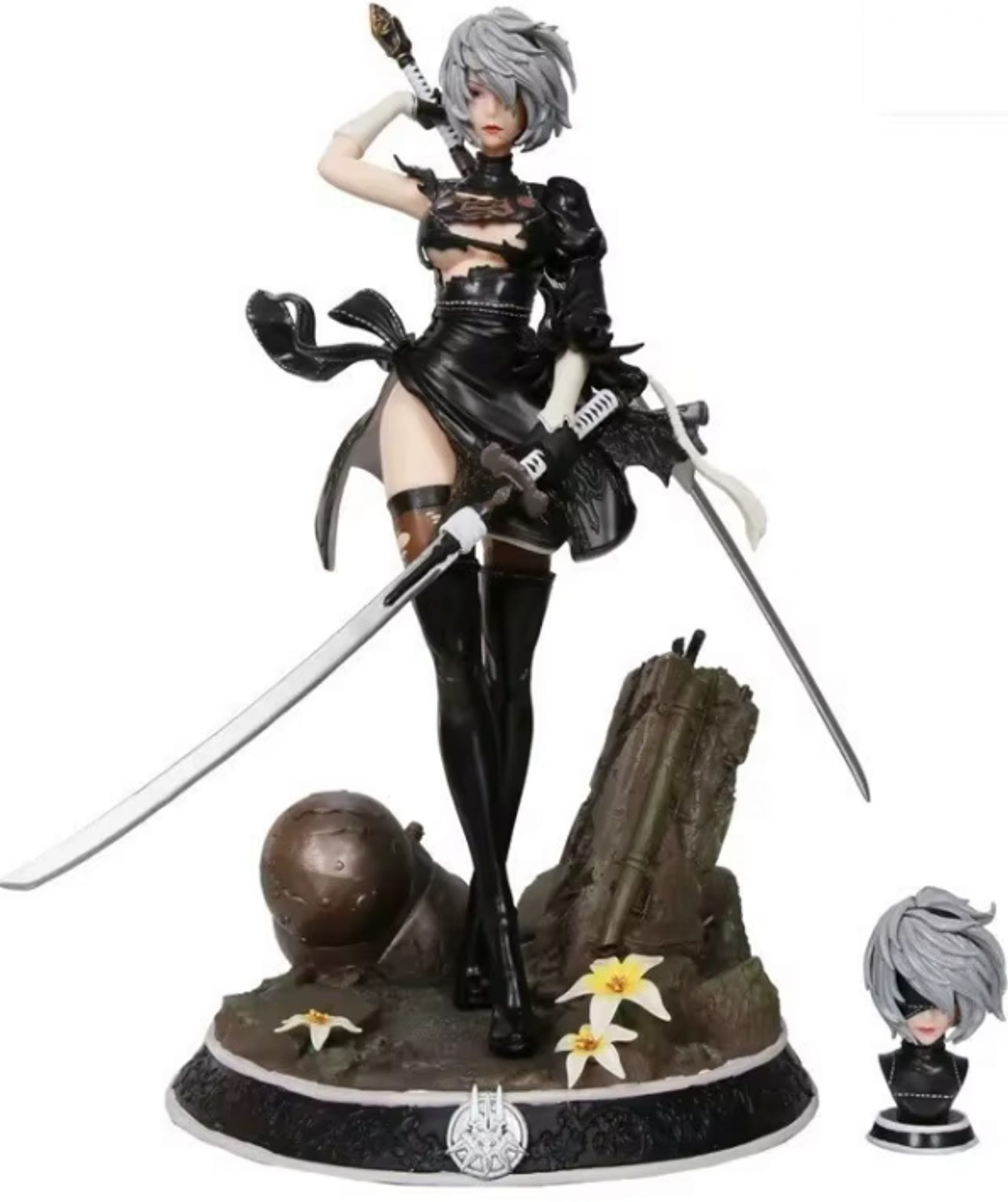 Figura PREMIUM 2B 33cm Edición con en combate con Prenda Superior REMOVIBLE y 2 rostros intercambiables