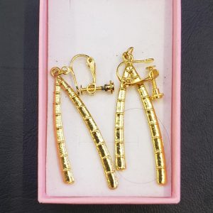 Par de Aretes Tokio Revengers Alargados Dorados