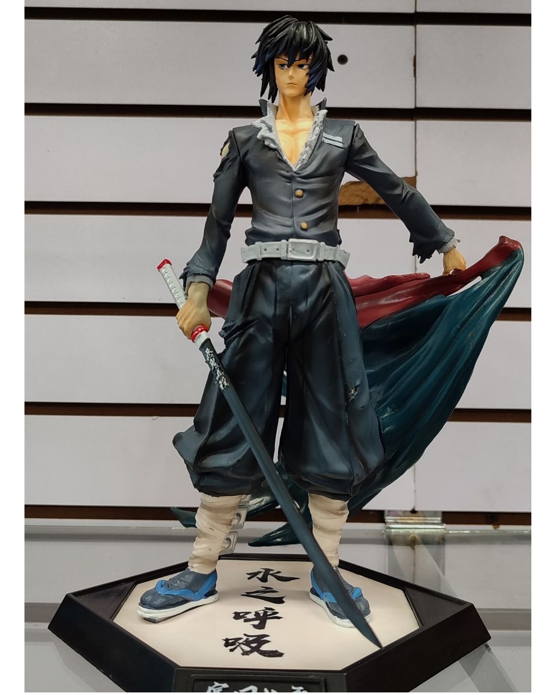 Figura Tomioka Edici贸n de Pie 30cm