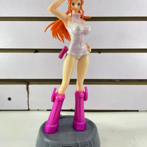 Figura Nami Edición con  Traje de Egghead 28cm